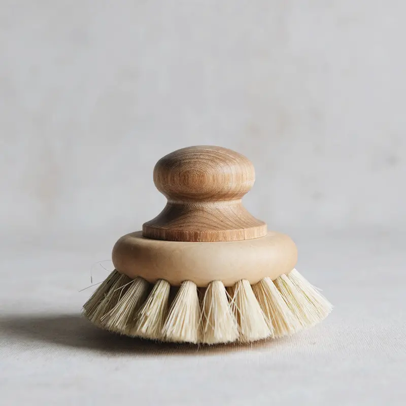 All-Purpose Pan & Dish Brush With Comfort Grip 1