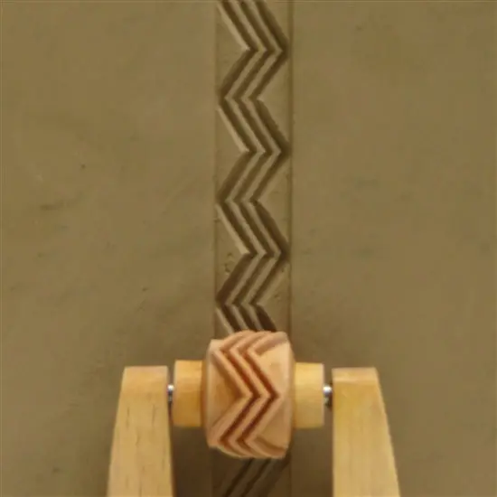 Compact Wooden Stamp Roller – Zigzag Design, 10Mm 1