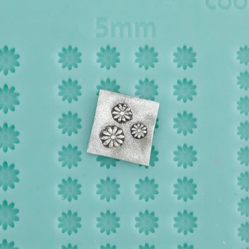 Finishing Touches Floral Resin Mold – Single Flower Design 1