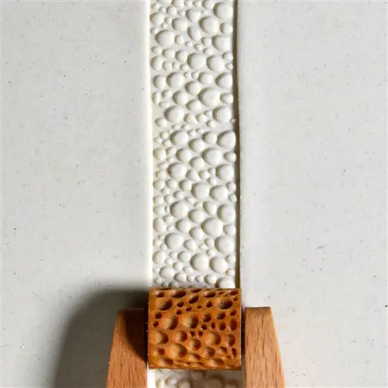 Medium Wooden Roller – Pebble Texture, 20Mm Width 1