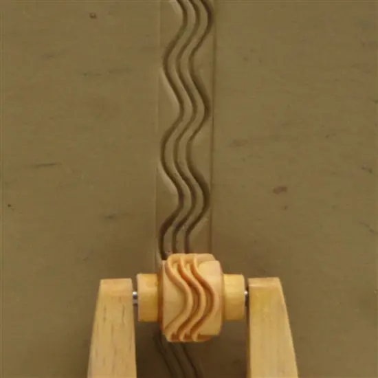 Mini Wooden Pattern Roller – Wavy Line Motif, 10Mm 1
