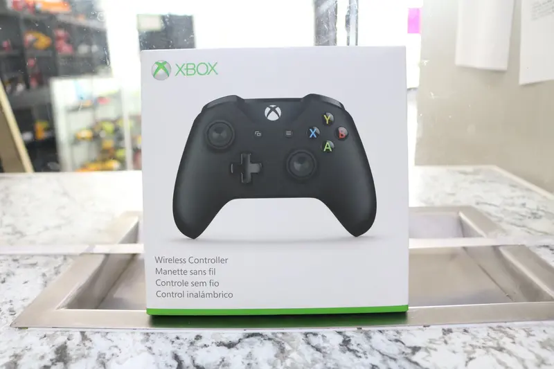 Xbox One Wireless Controller – Matte Black (Model 1708) 1